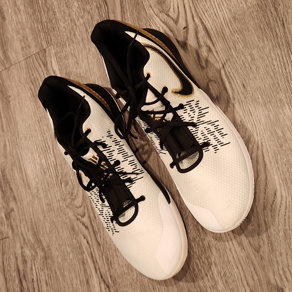 kyrie flytrap white and gold